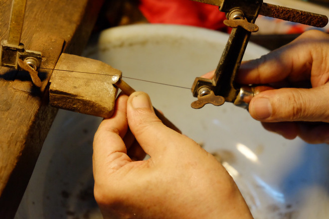 Người lưu giữ nghề chạm bạc truyền thống giữa lòng Hà Nội ảnh 5