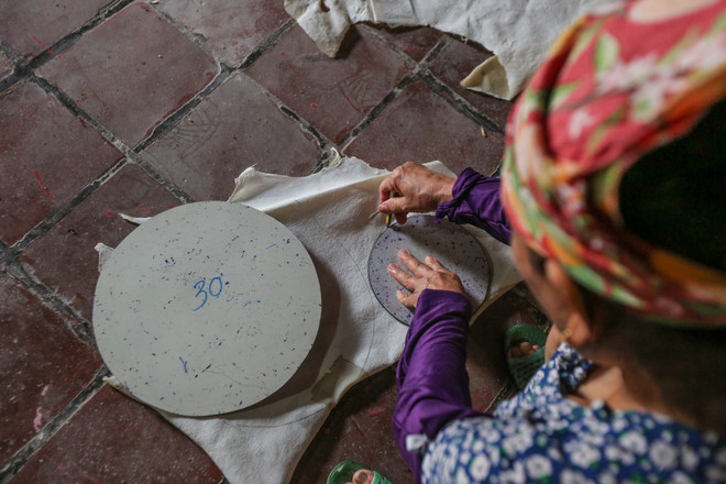 'Bình minh' làng nghề Ông Hảo: Giá trị đồ chơi trung thu truyền thống ảnh 8