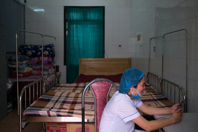 Sinh viên Nhiếp ảnh 'ăn ngủ' cùng COVID-19 để làm bài tốt nghiệp ảnh 13