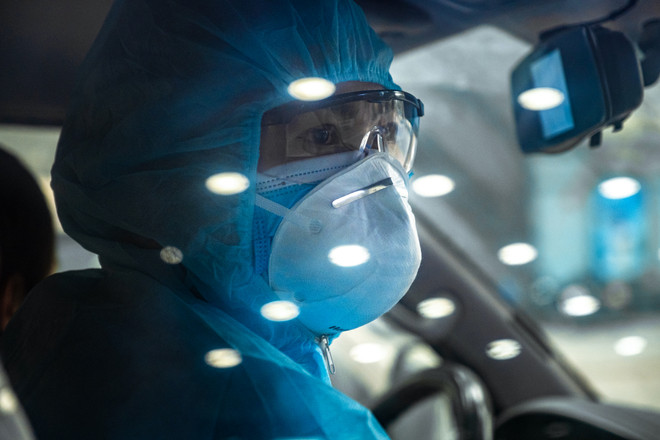 Sinh viên Nhiếp ảnh 'ăn ngủ' cùng COVID-19 để làm bài tốt nghiệp ảnh 12