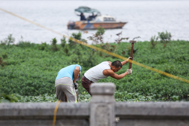 Cưỡng chế, giải tỏa nhà nổi xây dựng trái phép ở Hồ Tây ảnh 10