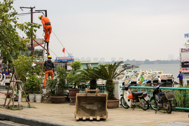 Cưỡng chế, giải tỏa nhà nổi xây dựng trái phép ở Hồ Tây ảnh 8