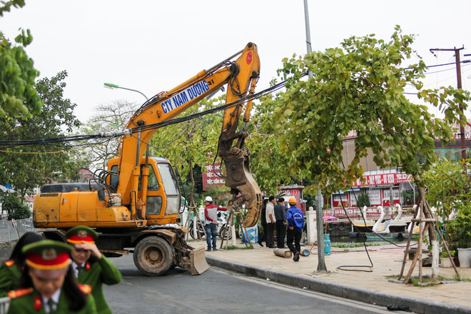 Cưỡng chế, giải tỏa nhà nổi xây dựng trái phép ở Hồ Tây ảnh 2