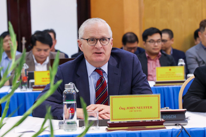 Chủ tịch SIA Ông John Neuffer phát biểu tại chương trình. (Ảnh: Minh Sơn/Vietnam+) vnp-ban-dan-viet-nam-3-90.jpg