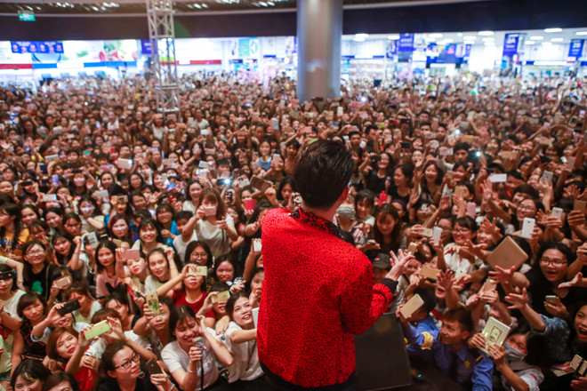 Khán giả trẻ Thủ đô&nbsp;phát cuồng với ca sỹ&nbsp;Noo Phước Thịnh ảnh 11