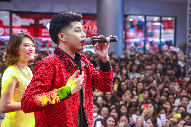 Khán giả trẻ Thủ đô&nbsp;phát cuồng với ca sỹ&nbsp;Noo Phước Thịnh ảnh 9