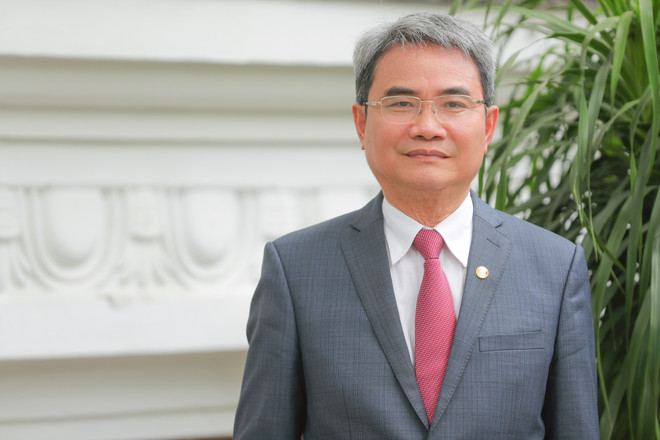 Ông Đinh Hữu Phí cho biết, cần bổ sung nhiều những chương trình khoa học công nghệ cấp quốc gia áp dụng cho các nhà khoa học nữ có thành tích xuất sắc để khuyến khích sự phát triển các nhà khoa học nữ. (Ảnh: PV/Vietnam+) IPDay 2023 - Tái khẳng định vai trò của phụ nữ với sở hữu trí tuệ ảnh 2