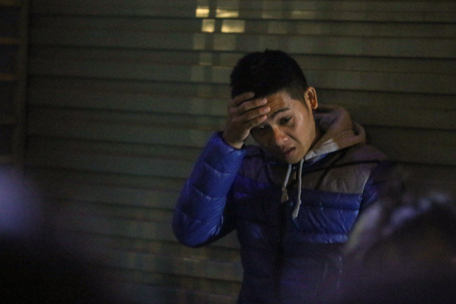 Hà Nội: Cả trăm người dân "bám trụ" suốt đêm chờ tiêm vắcxin cho con ảnh 13