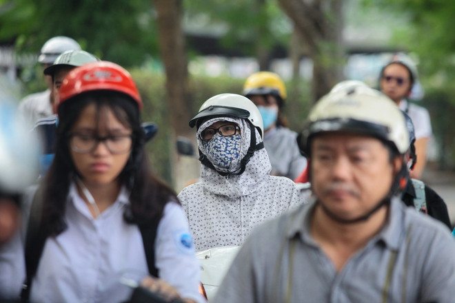 Hà Nội: Đường Kim Mã bị chia đôi gây ùn tắc từ sáng đến tối ảnh 14