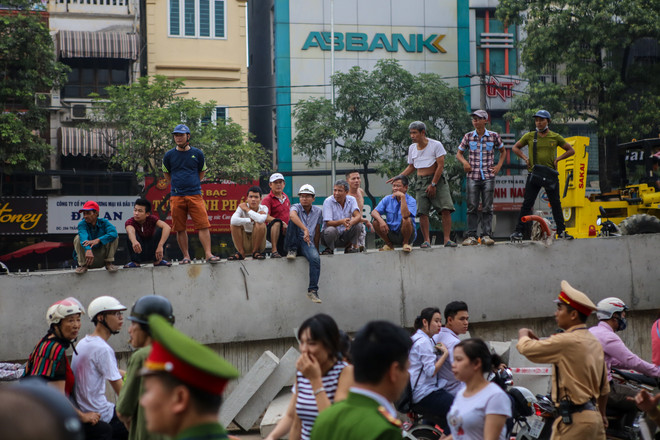 (Ảnh: Minh Sơn/Vietnam+) Hà Nội: "Bà hoả" thiêu rụi 4 căn nhà trên đường Trần Khát Chân ảnh 18