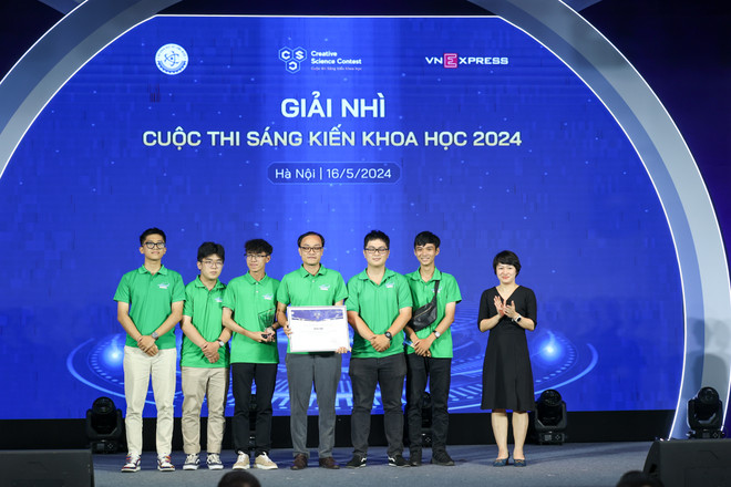 Các nhóm tác giả đoạt giải thưởng. (Ảnh: Minh Sơn/Vietnam+) vnp_nha khoa hoc tre-4.jpg