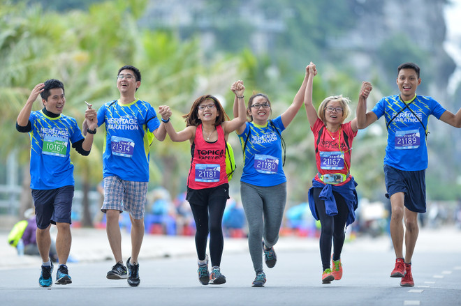 Hàng ngàn vận động viên 'đội rét' chinh phục 42km marathon ở Hạ Long ảnh 14