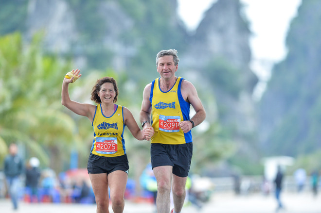 Hàng ngàn vận động viên 'đội rét' chinh phục 42km marathon ở Hạ Long ảnh 19