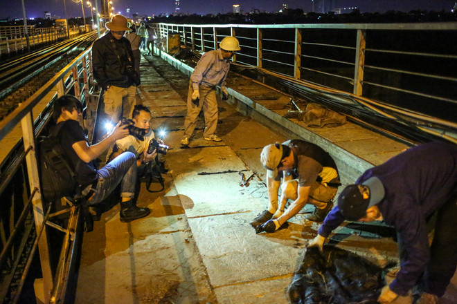 "Hậu trường" tác nghiệp và nỗi vất vả hiểm nguy của nghề báo ảnh 8