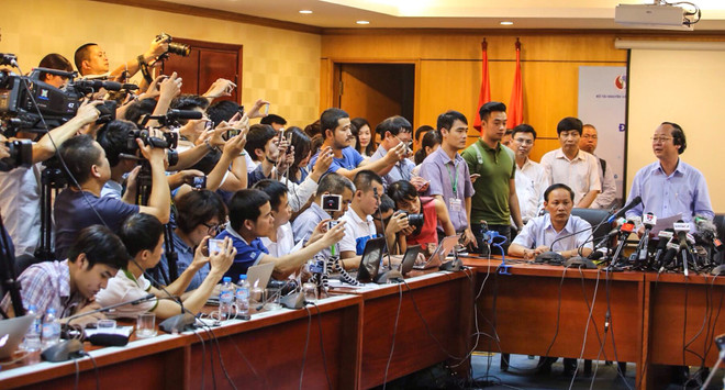 "Hậu trường" tác nghiệp và nỗi vất vả hiểm nguy của nghề báo ảnh 2