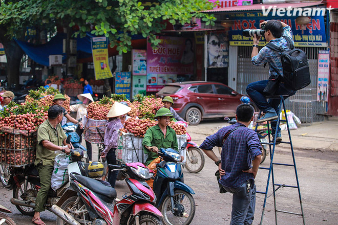 "Hậu trường" tác nghiệp và nỗi vất vả hiểm nguy của nghề báo ảnh 5