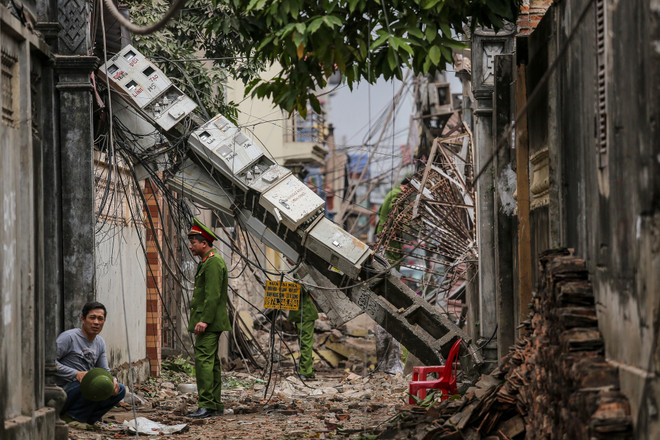 [Photo] Tan hoang làng Quan Độ sau vụ nổ bom kinh hoàng ảnh 13