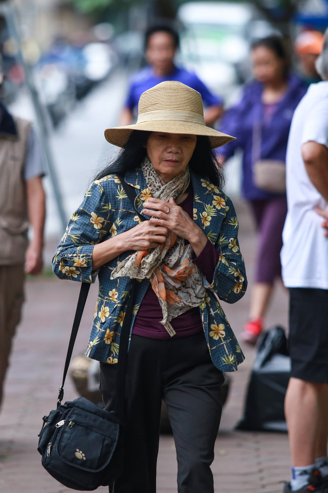 [Photo] Thủ đô Hà Nội se sắt trong cái lạnh đầu Đông ảnh 10