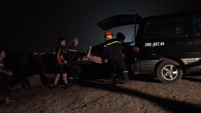 Phát hiện 2 người tử vong trong vụ xe ôtô văng khỏi cầu Chương Dương ảnh 8