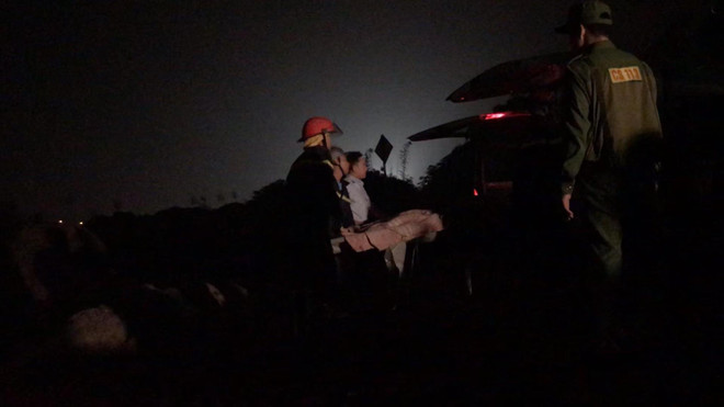 Phát hiện 2 người tử vong trong vụ xe ôtô văng khỏi cầu Chương Dương ảnh 6