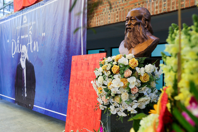 Học sinh Lương Thế Vinh gấp 28.000 hạc giấy tri ân thầy Văn Như Cương ảnh 1