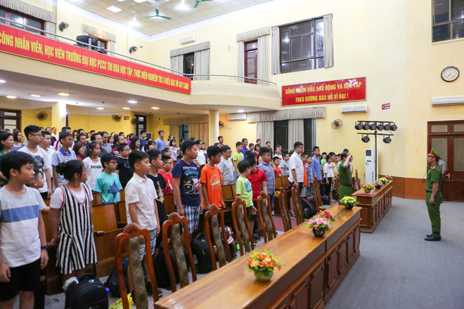 "Tân binh nhí" háo háo hức xuất quân đi Trại Hè lính cứu hoả ảnh 4