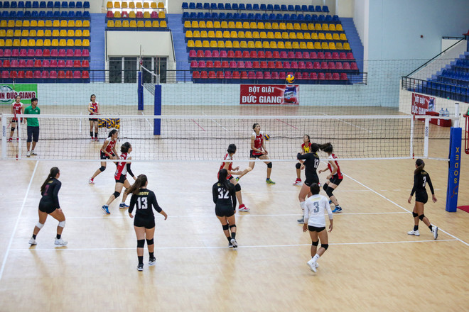 Sôi nổi màn so tài của các đội bóng chuyền nữ Việt Nam và Hoa Kỳ ảnh 6