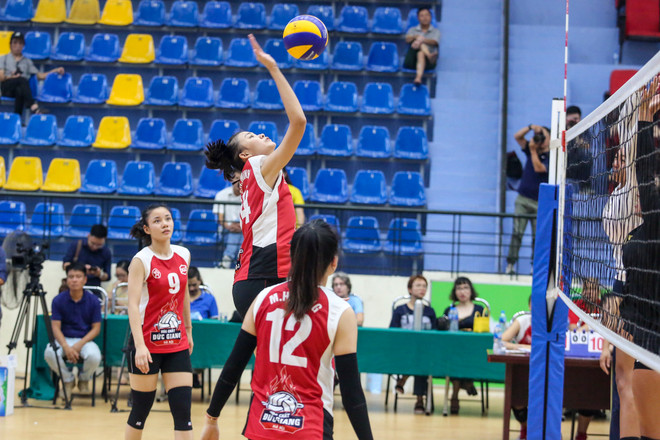 Sôi nổi màn so tài của các đội bóng chuyền nữ Việt Nam và Hoa Kỳ ảnh 15