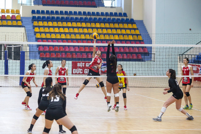 Sôi nổi màn so tài của các đội bóng chuyền nữ Việt Nam và Hoa Kỳ ảnh 9