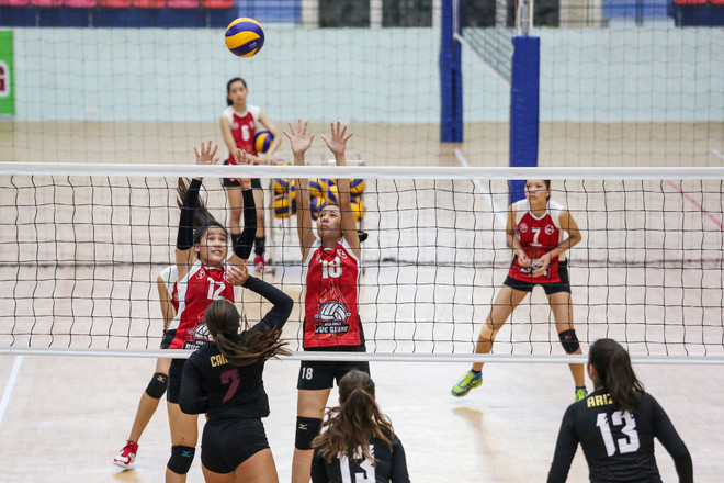 Sôi nổi màn so tài của các đội bóng chuyền nữ Việt Nam và Hoa Kỳ ảnh 14