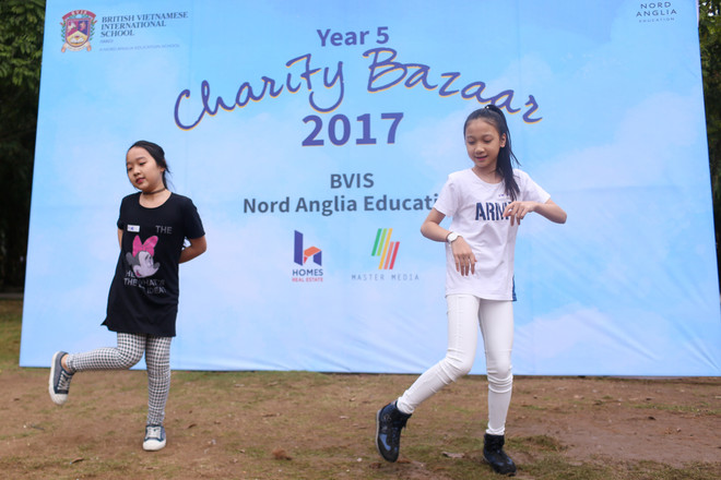 Ngộ nghĩnh phiên chợ từ thiện do chính học sinh tiểu học tự tổ chức ảnh 11