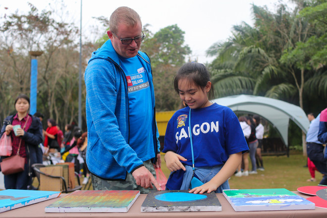 Ngộ nghĩnh phiên chợ từ thiện do chính học sinh tiểu học tự tổ chức ảnh 8