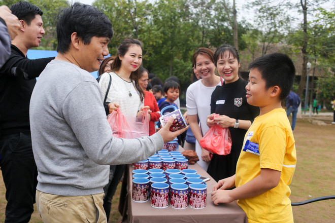Ngộ nghĩnh phiên chợ từ thiện do chính học sinh tiểu học tự tổ chức ảnh 5