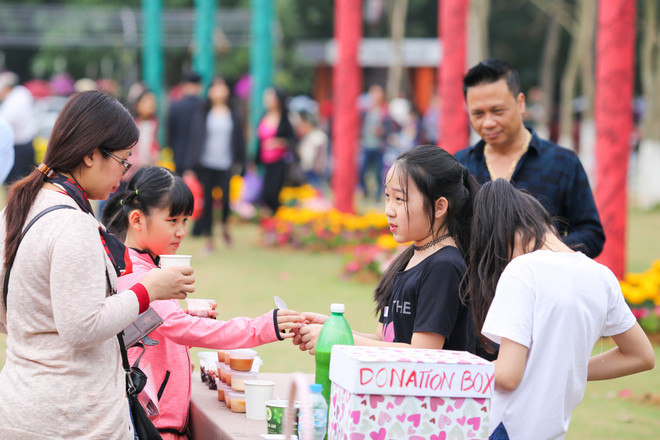 Ngộ nghĩnh phiên chợ từ thiện do chính học sinh tiểu học tự tổ chức ảnh 3