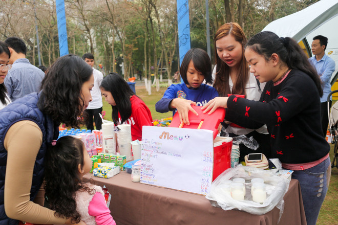 Ngộ nghĩnh phiên chợ từ thiện do chính học sinh tiểu học tự tổ chức ảnh 2