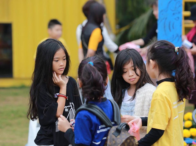 Ngộ nghĩnh phiên chợ từ thiện do chính học sinh tiểu học tự tổ chức ảnh 16