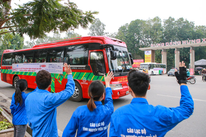 Gần 1.500 sinh viên háo hức với chuyến xe miễn phí về quê ăn Tết ảnh 1
