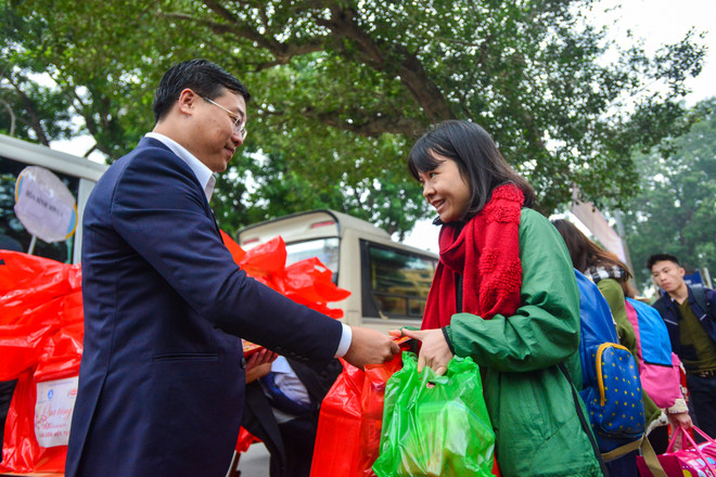 Gần 1.500 sinh viên háo hức với chuyến xe miễn phí về quê ăn Tết ảnh 9