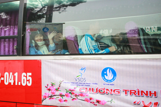 Gần 1.500 sinh viên háo hức với chuyến xe miễn phí về quê ăn Tết ảnh 15