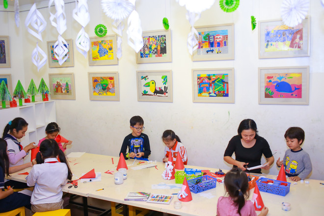 Trẻ em hào hứng với lớp dạy làm sản phẩm sáng tạo đón Giáng sinh ảnh 5