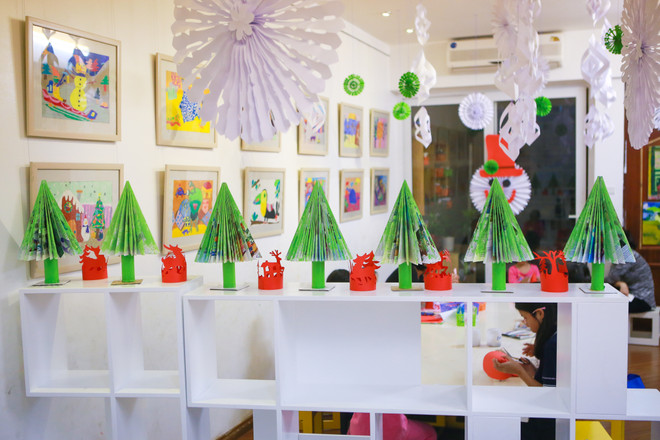 Trẻ em hào hứng với lớp dạy làm sản phẩm sáng tạo đón Giáng sinh ảnh 4