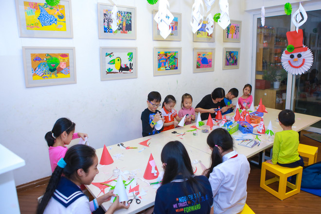 Trẻ em hào hứng với lớp dạy làm sản phẩm sáng tạo đón Giáng sinh ảnh 12