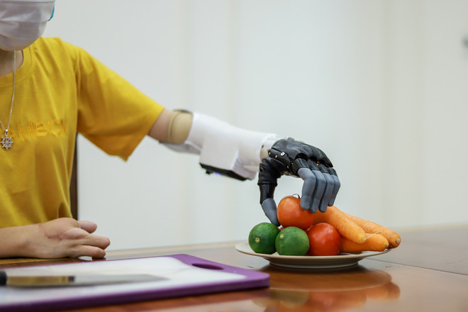 Cánh tay robot Made in Vietnam dành cho người khuyết tật ảnh 15