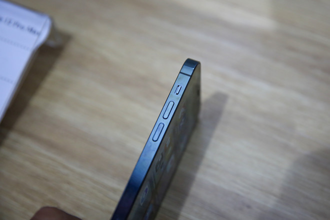 Cận cảnh những chiếc iPhone 12 đầu tiên 'cập bến' Việt Nam ảnh 16