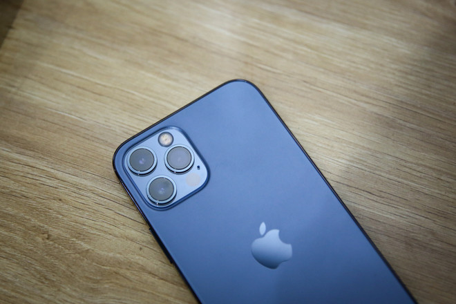 Cận cảnh những chiếc iPhone 12 đầu tiên 'cập bến' Việt Nam ảnh 11