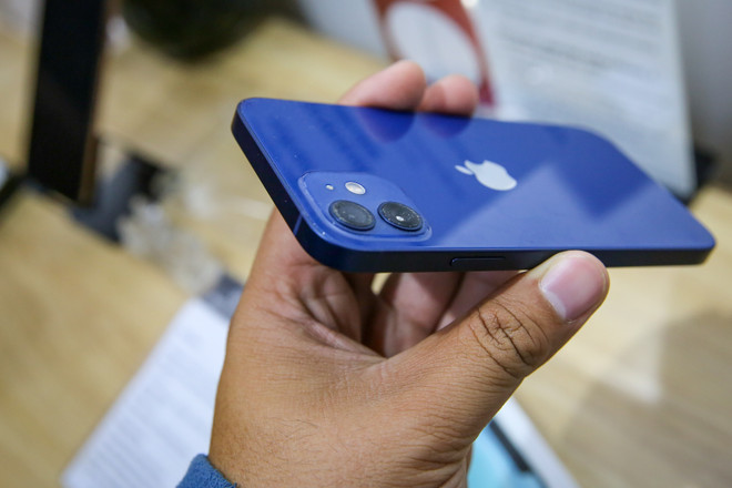 Cận cảnh những chiếc iPhone 12 đầu tiên 'cập bến' Việt Nam ảnh 8