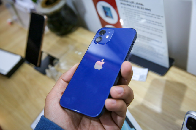 Cận cảnh những chiếc iPhone 12 đầu tiên 'cập bến' Việt Nam ảnh 7