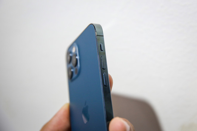 Cận cảnh những chiếc iPhone 12 đầu tiên 'cập bến' Việt Nam ảnh 12