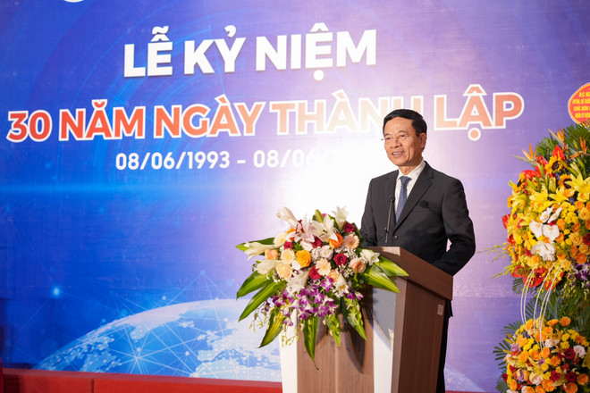 Cục Tần số nhận Cờ thi đua của Chính phủ nhân 30 năm ngày thành lập ảnh 2