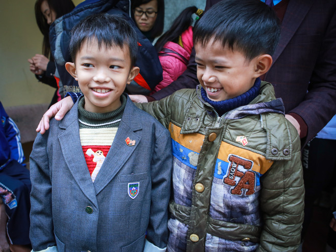 Đại sứ Hoa Kỳ trao tặng 100 mũ bảo hiểm cho trẻ em mồ côi Hà Tĩnh ảnh 14